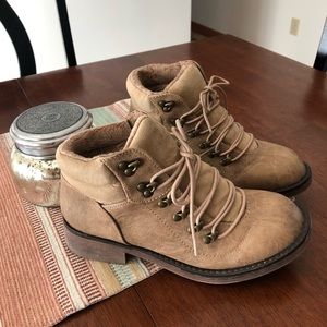 New Sugar beige boots size 8